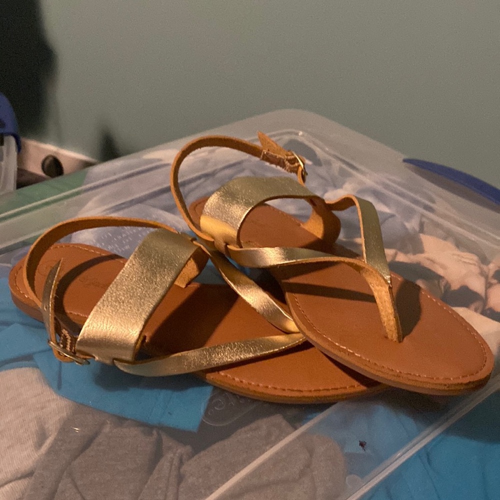Girl’s Cat and Jack Gold Sandals Size 3